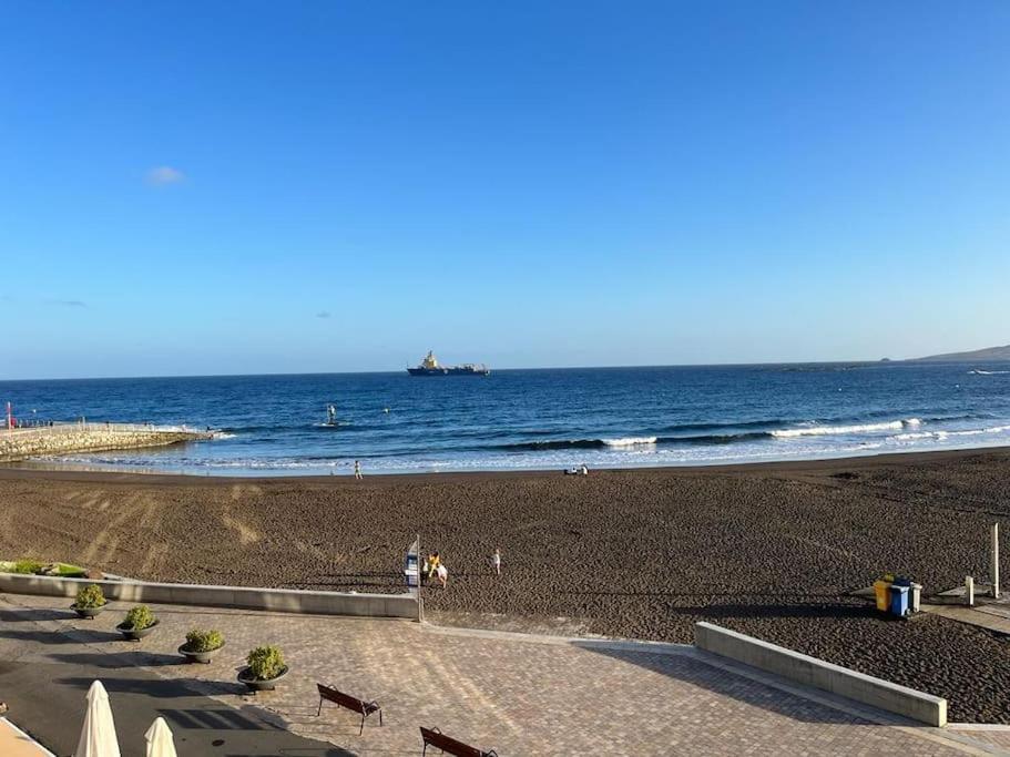 Pieds Dans L'eau - Vue Sur - Playa De