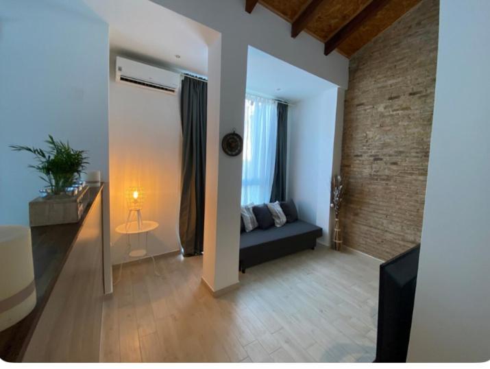 Rent Aparts Milagrosa 1 Apartment