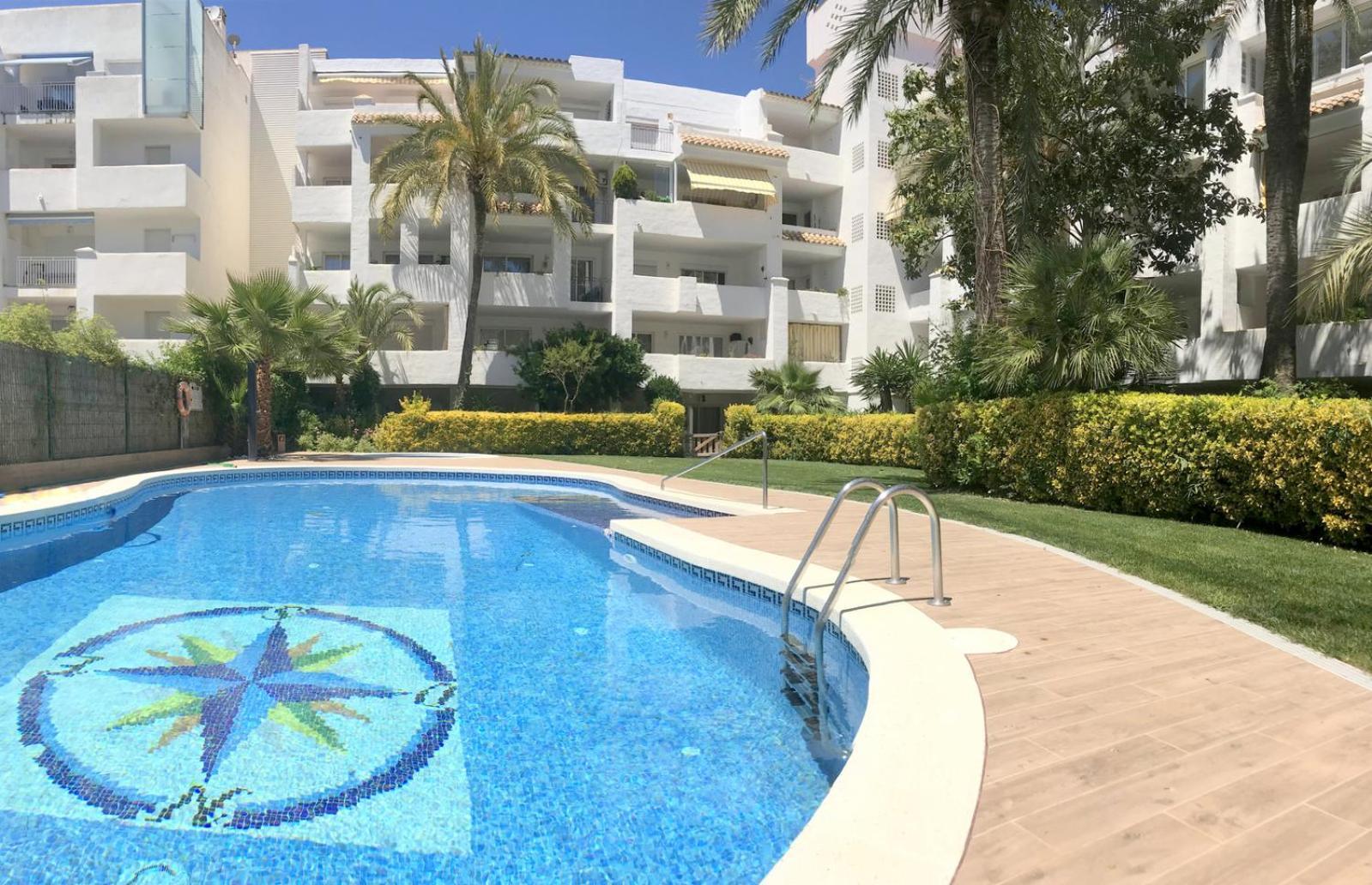Royal Llevant 1 1 *