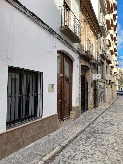 Maison Traditionnelle- 190 M Carre- Jusqu A 8 Pers- Place Ideale Centre Oliva