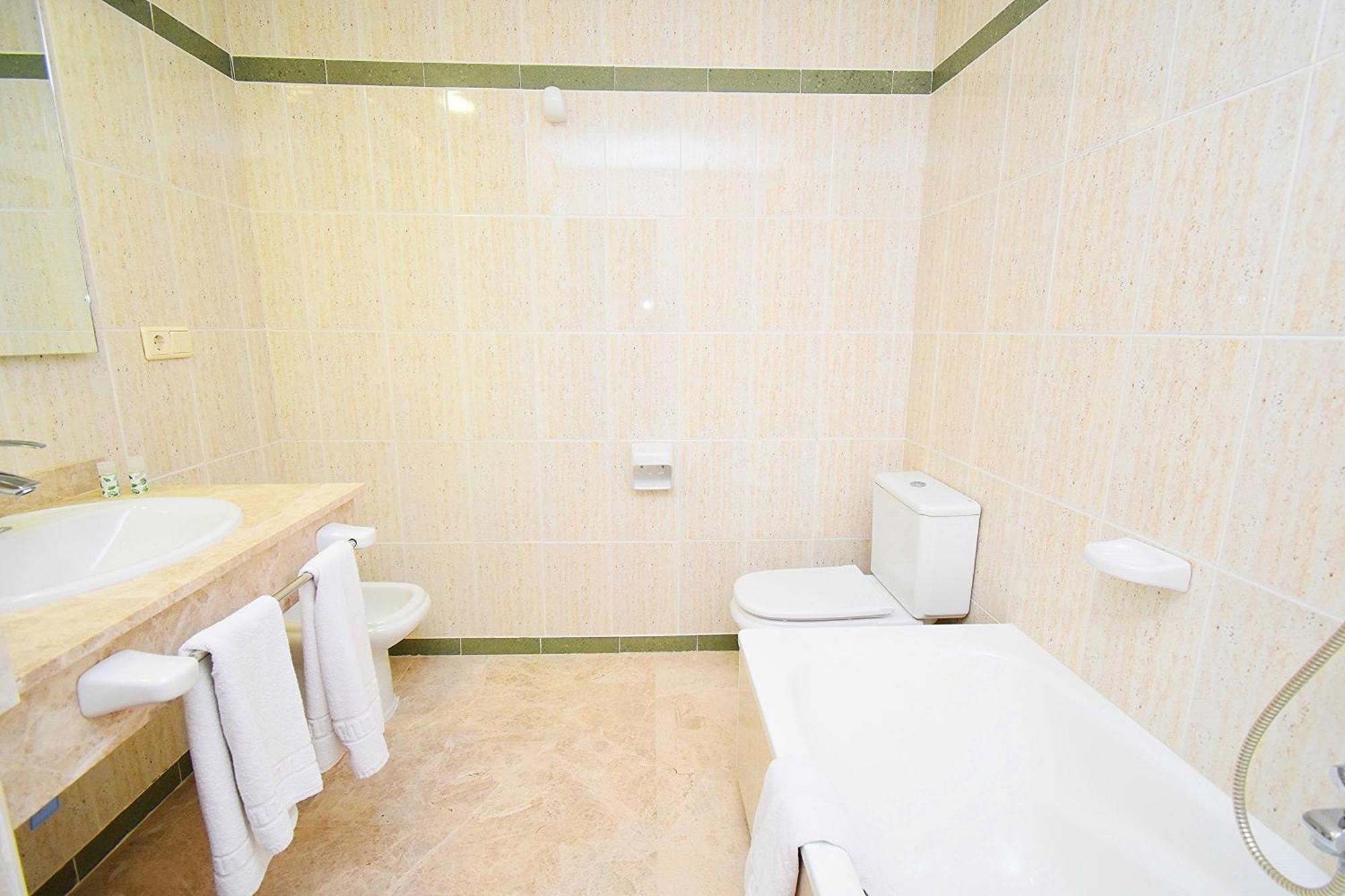 Expoholidays - Puerto Deportivo La Goleta Apartamento