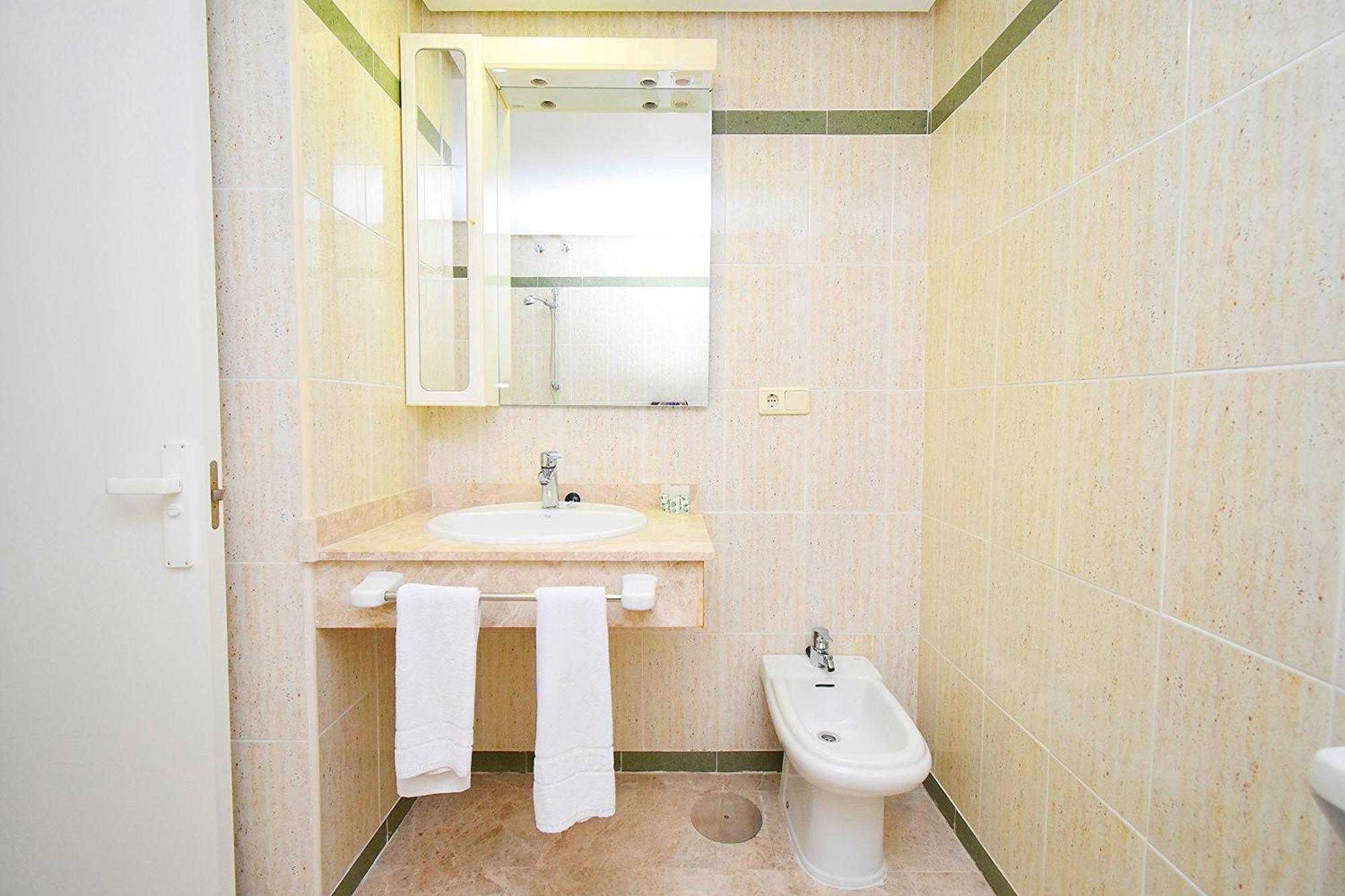 Expoholidays - Puerto Deportivo La Goleta Apartamento