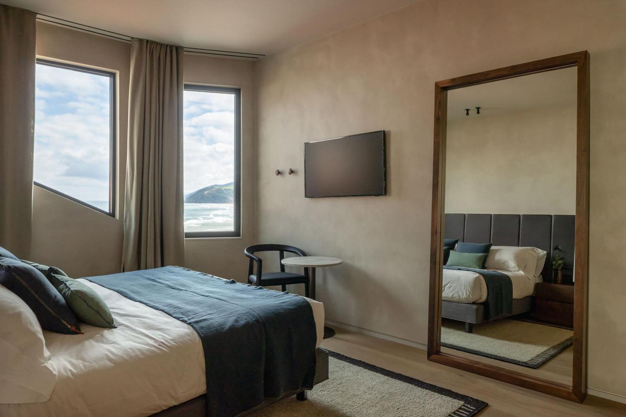 Ur Bare Hotel 4*