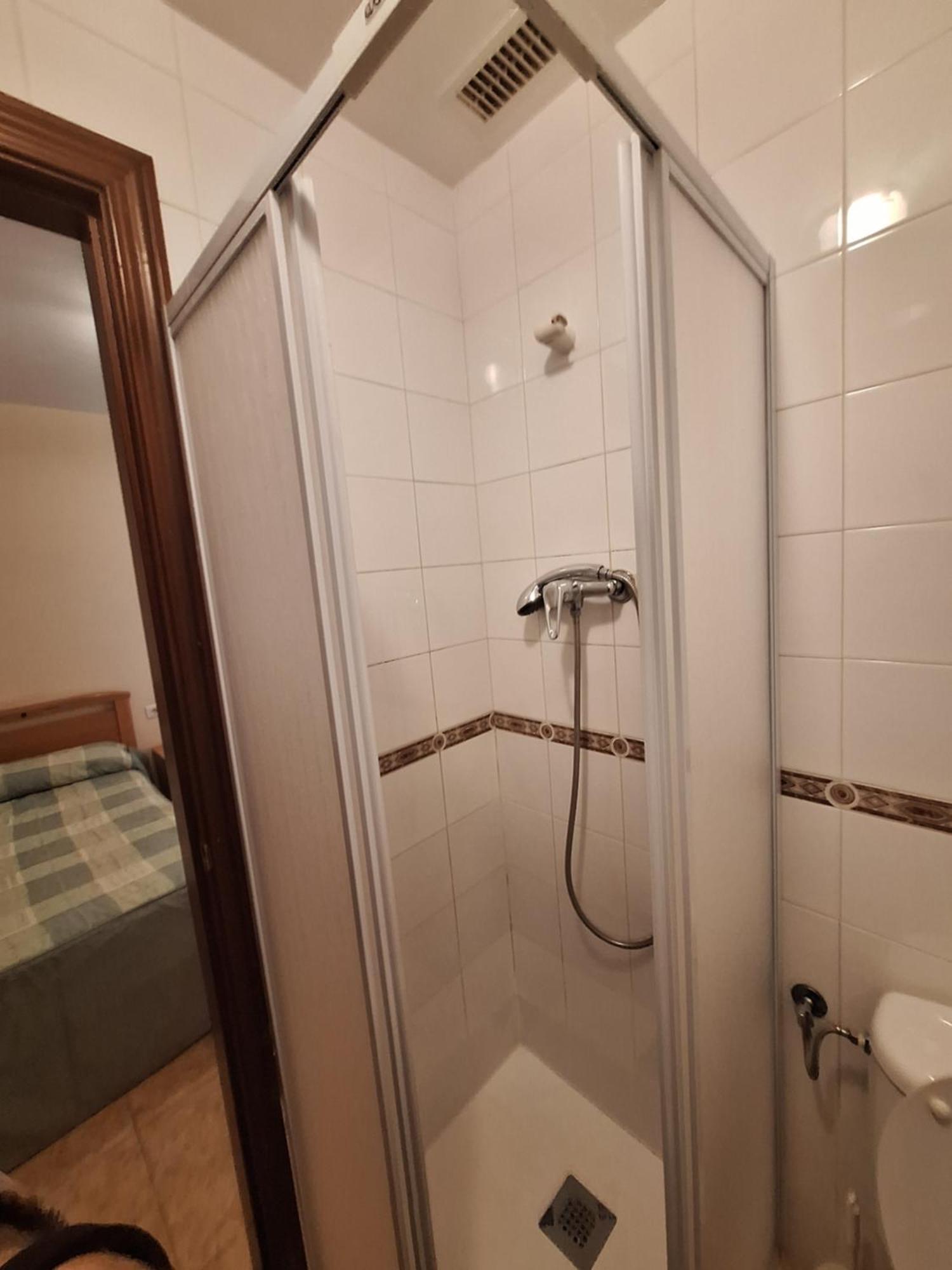 Hostal Pension - La Rotonda Pensión Tardienta
