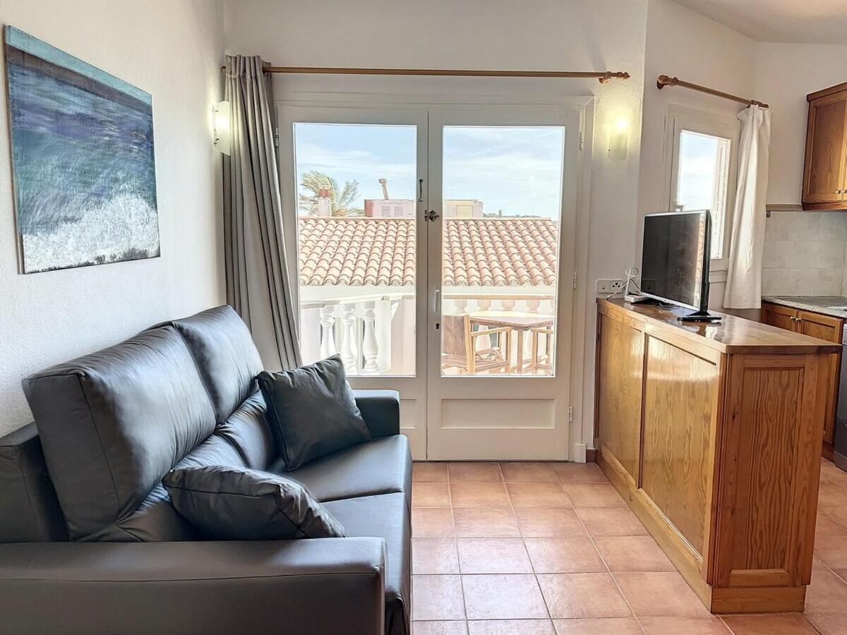F105 - Dos Dormitorios, Terraza Y A/c En Fornells *