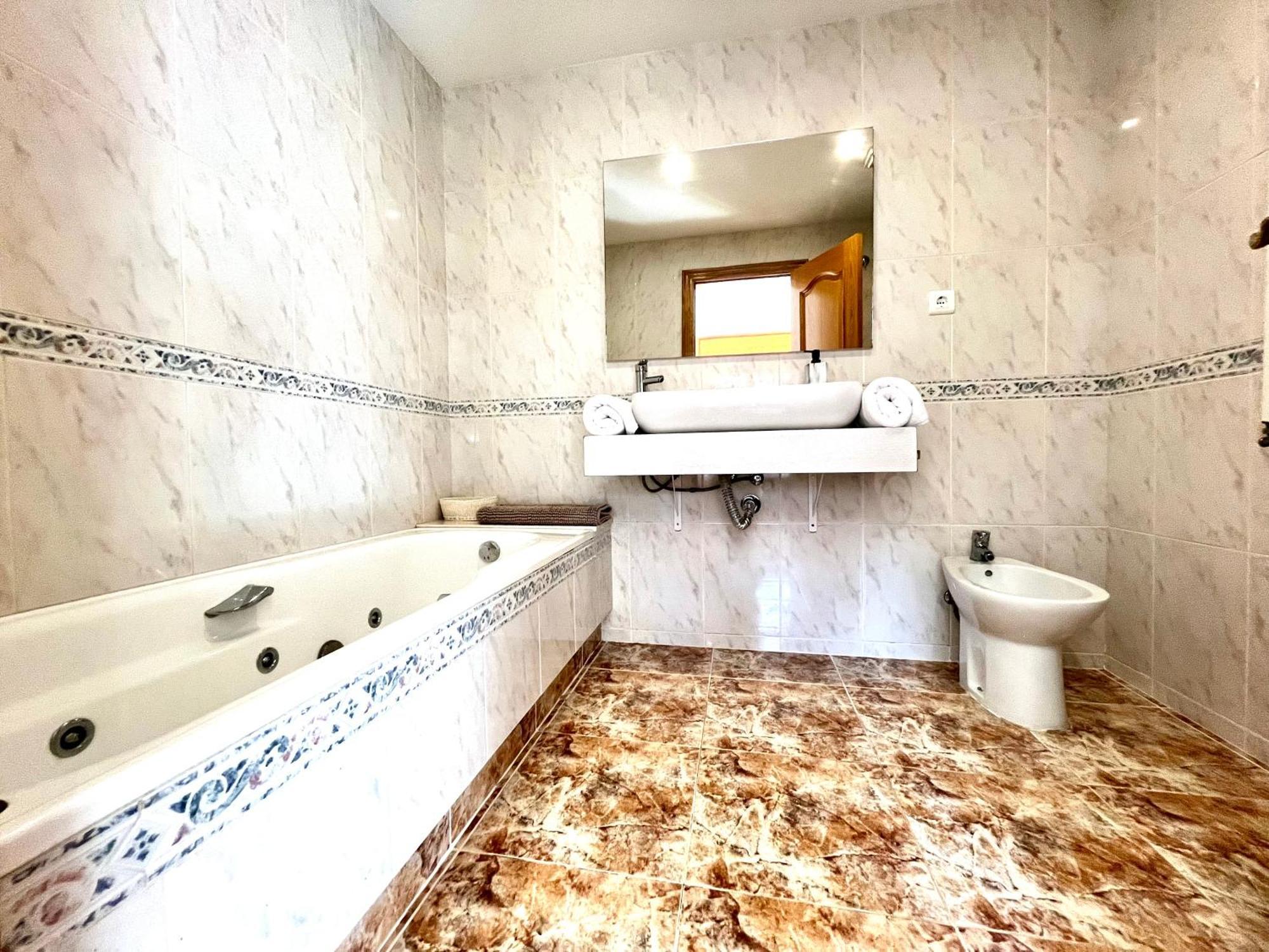 Apartamento Amplio Apartamento, 5 Camas Sant Esteve Sesrovires