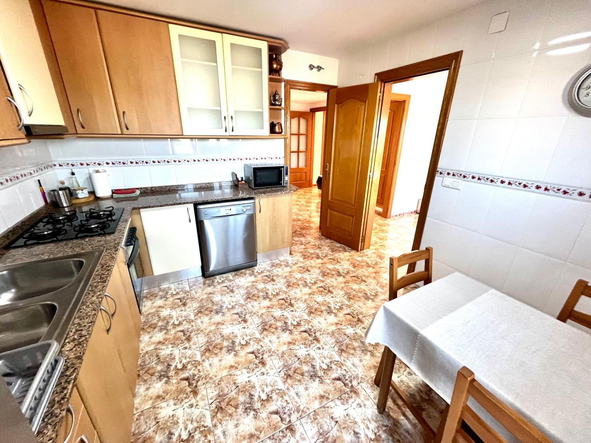 Amplio Apartamento, 5 Camas * Sant Esteve Sesrovires