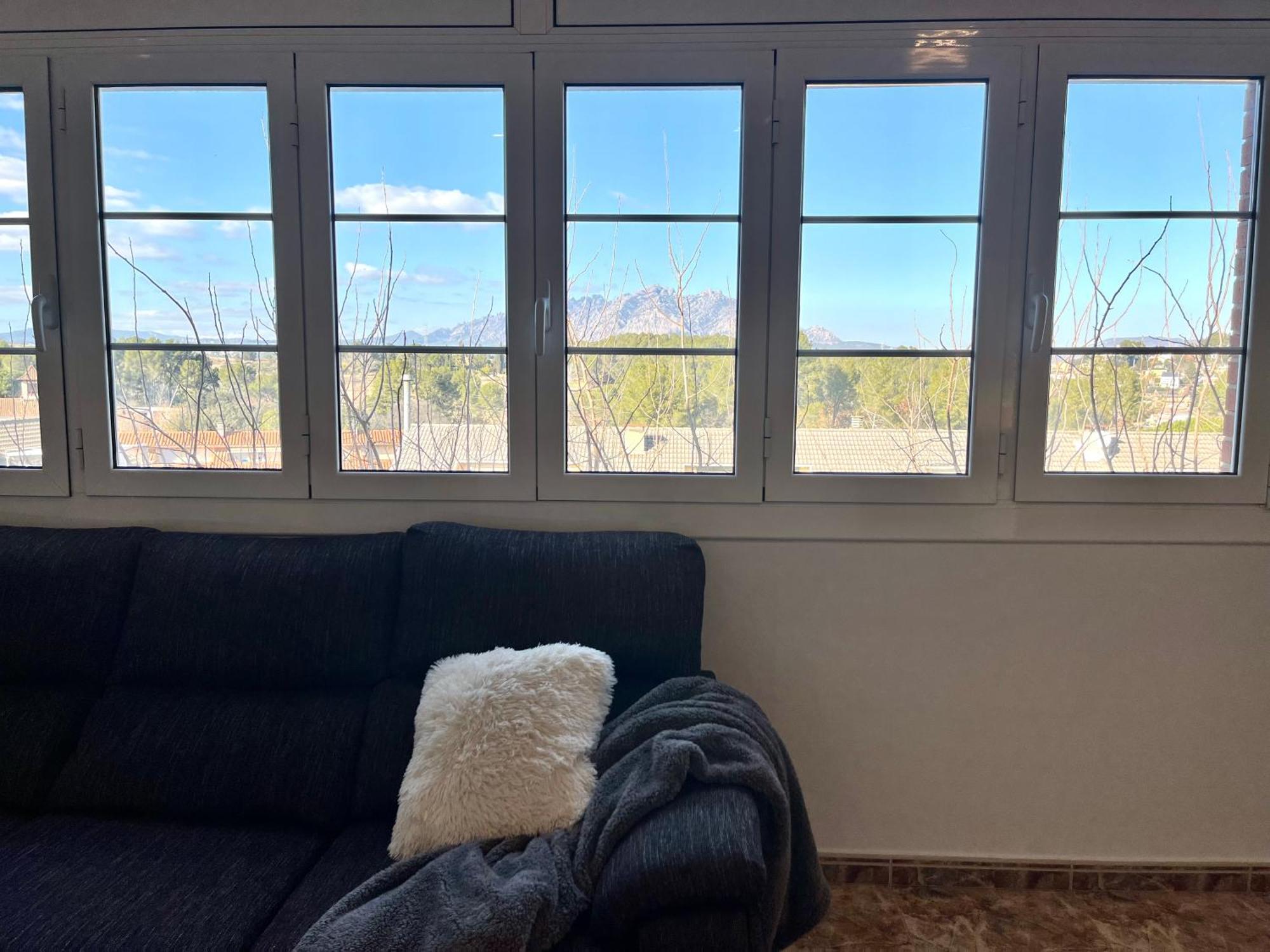 Amplio Apartamento, 5 Camas * Sant Esteve Sesrovires