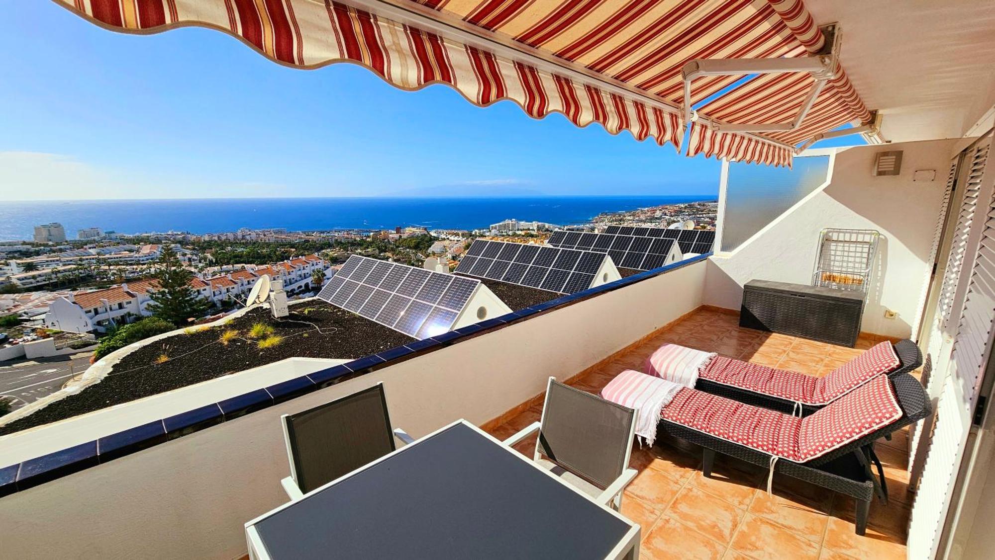 Cozy Sea Views In *