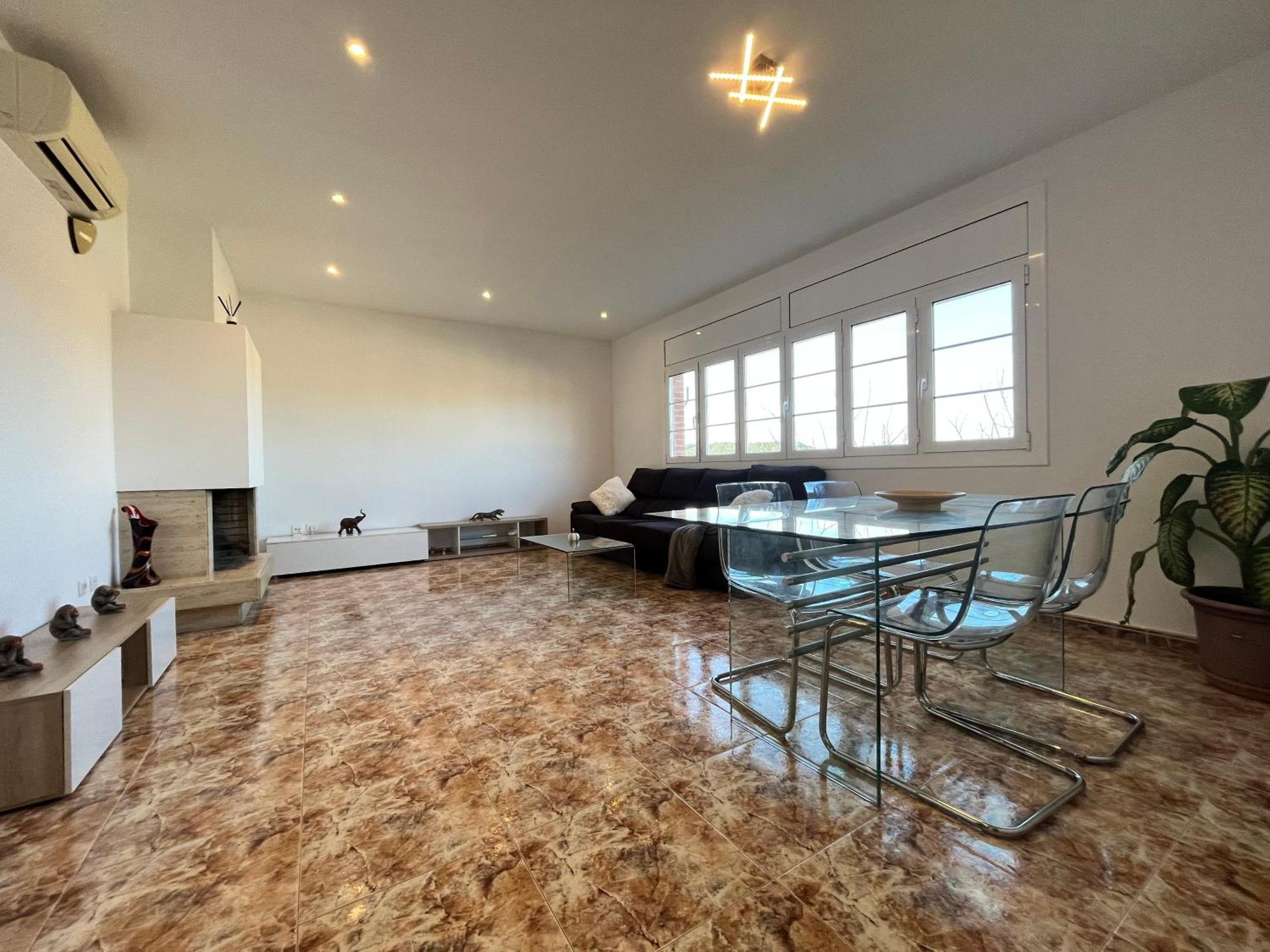 Amplio Apartamento, 5 Camas Sant Esteve Sesrovires