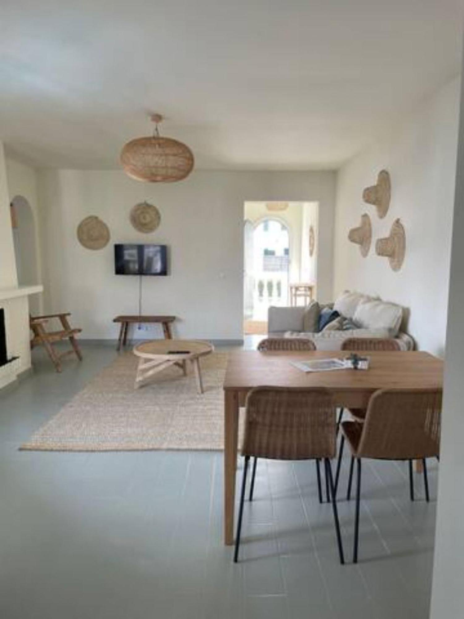 South Apartment *