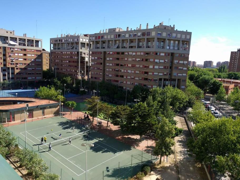 Artes Y Ciencias + Garaje + Netflix Apartment