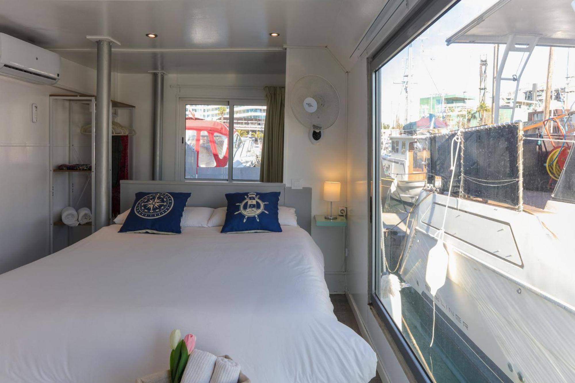 Unique In Barcelona ! Catamaran With A Private Swimming Pool * Sant Adrià de Besòs
