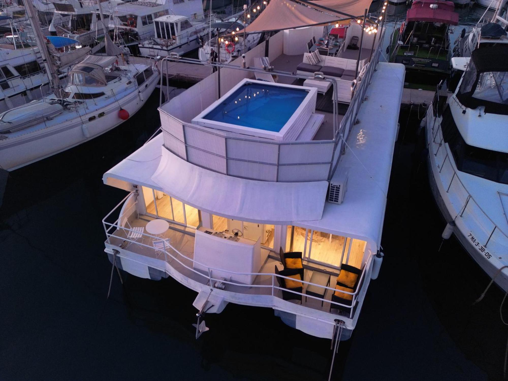 Unique In Barcelona ! Catamaran With A Private Swimming Pool