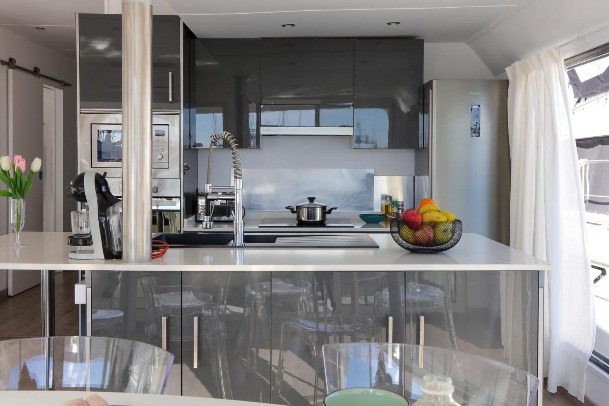 Unique In Barcelona ! Catamaran With A Private Swimming Pool * Sant Adrià de Besòs