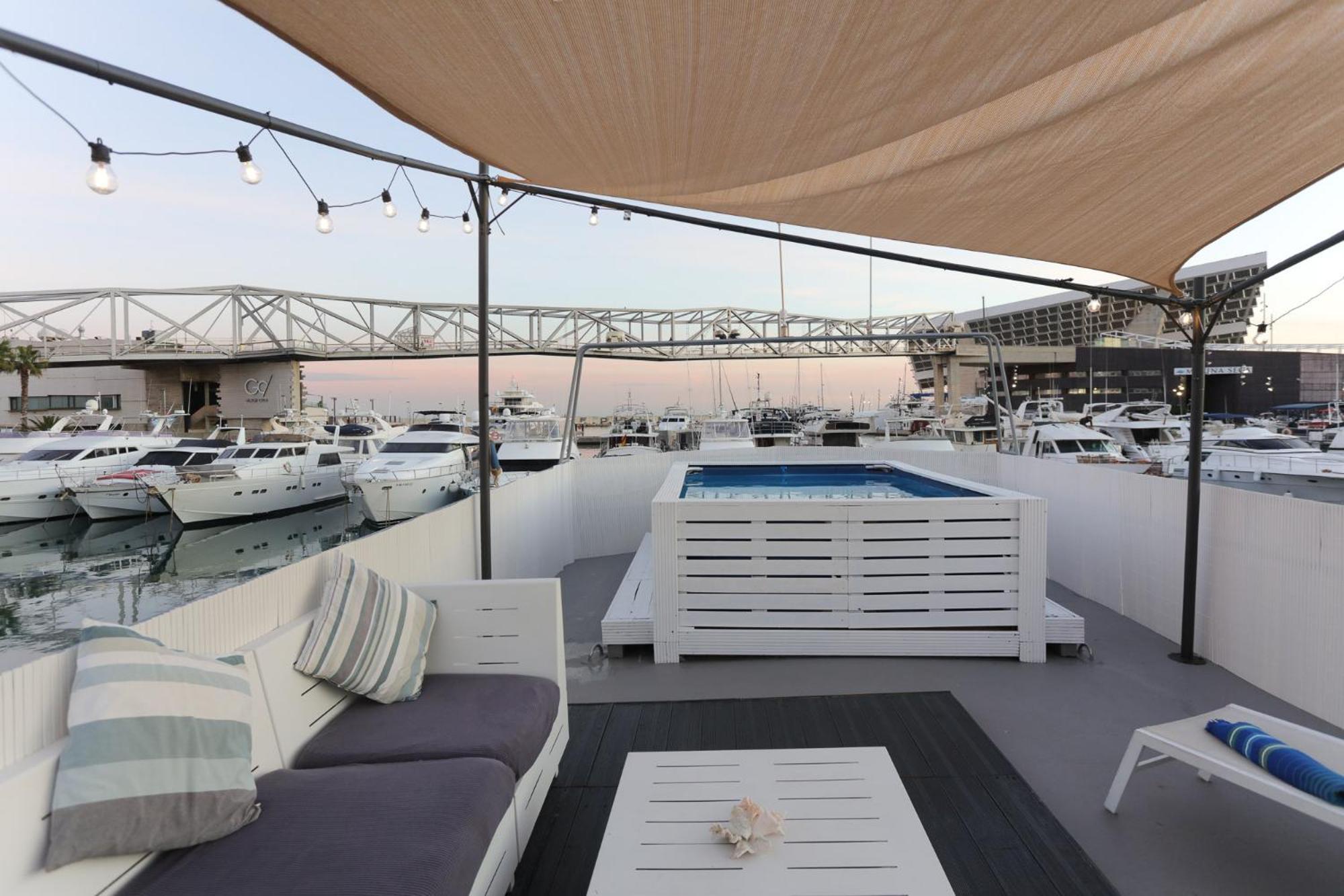 Unique In Barcelona ! Catamaran With A Private Swimming Pool