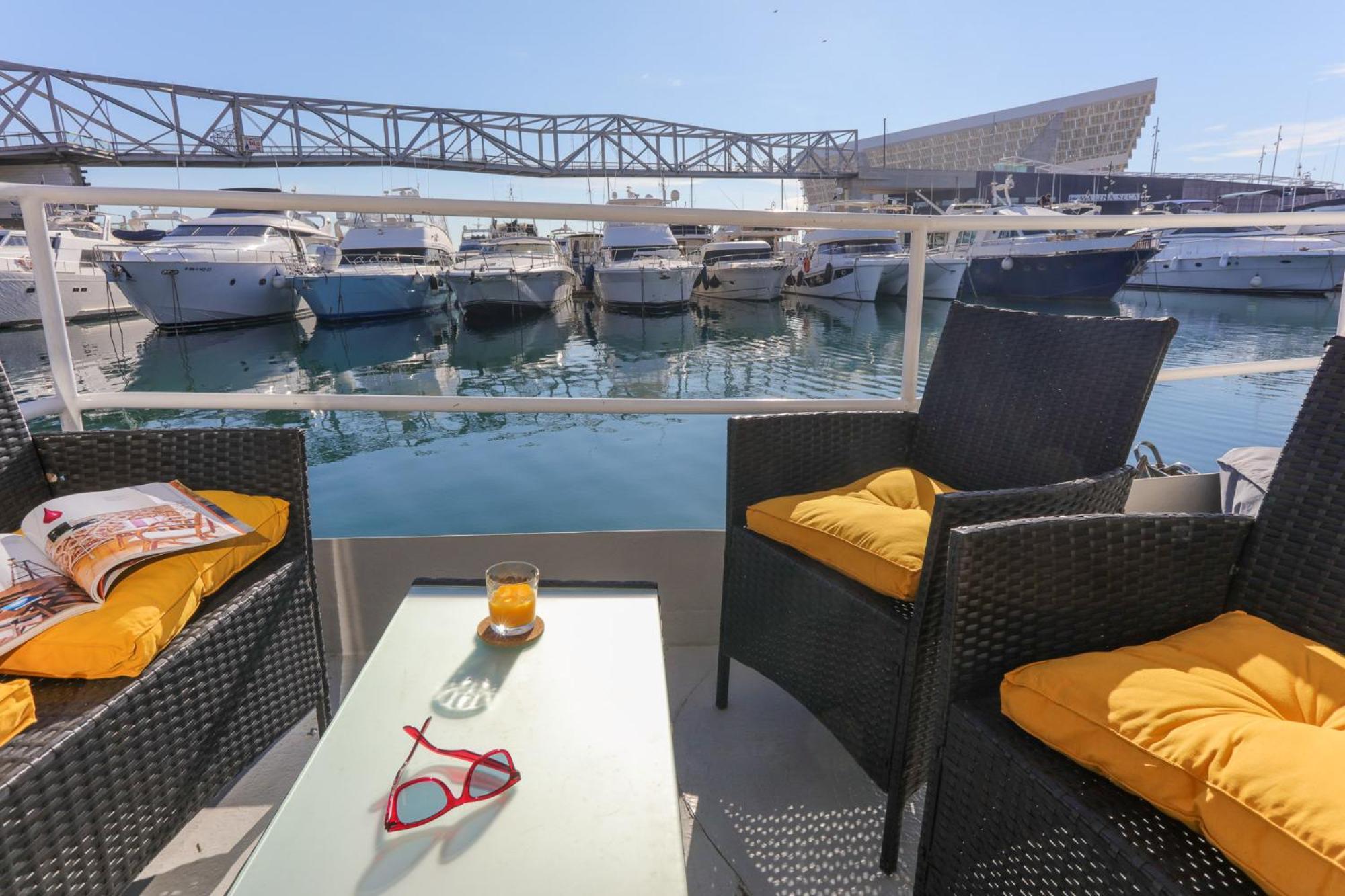 Unique In Barcelona ! Catamaran With A Private Swimming Pool * Sant Adrià de Besòs