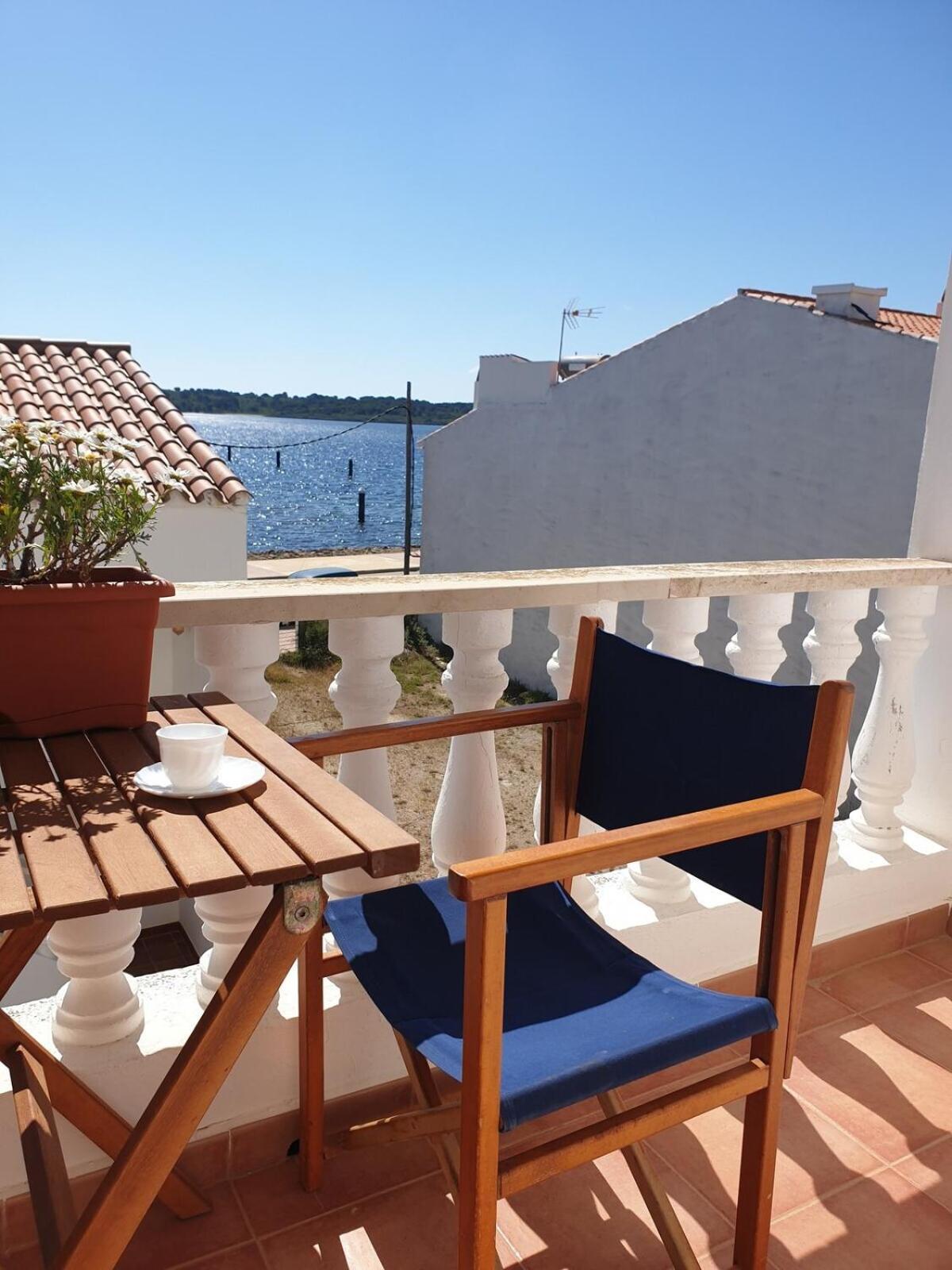 F105 - Dos Dormitorios, Terraza Y A/c En Fornells Apartamento