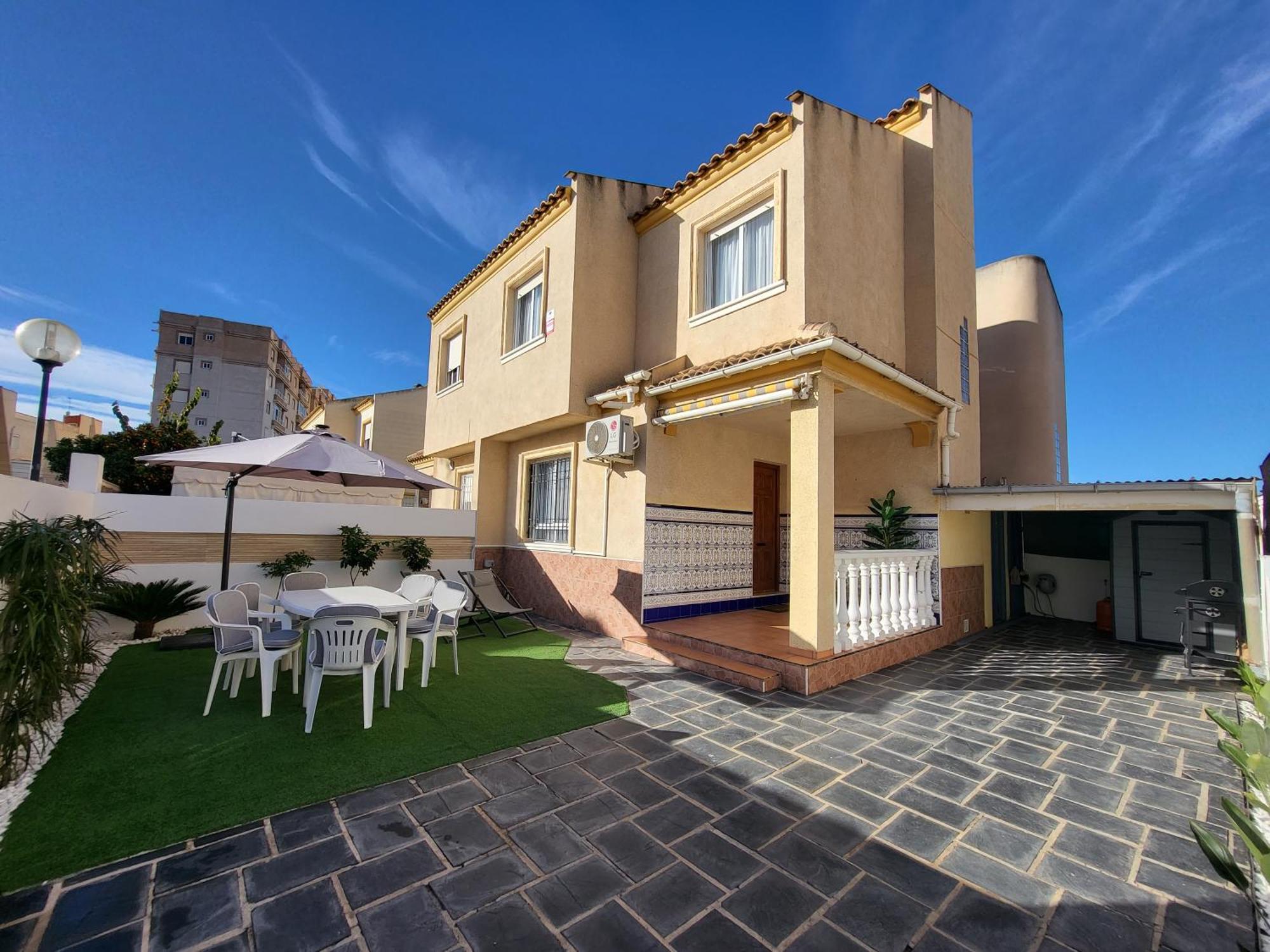 Sunny House With Communal Pool And Garden Holiday home