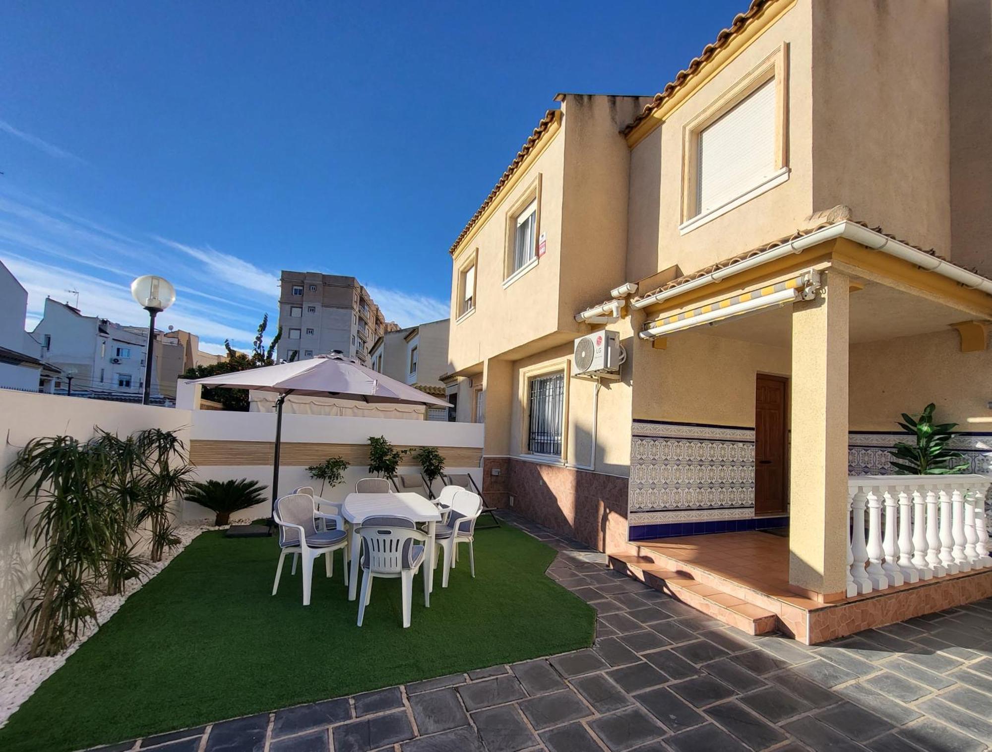 Sunny House With Communal Pool And Garden Holiday home