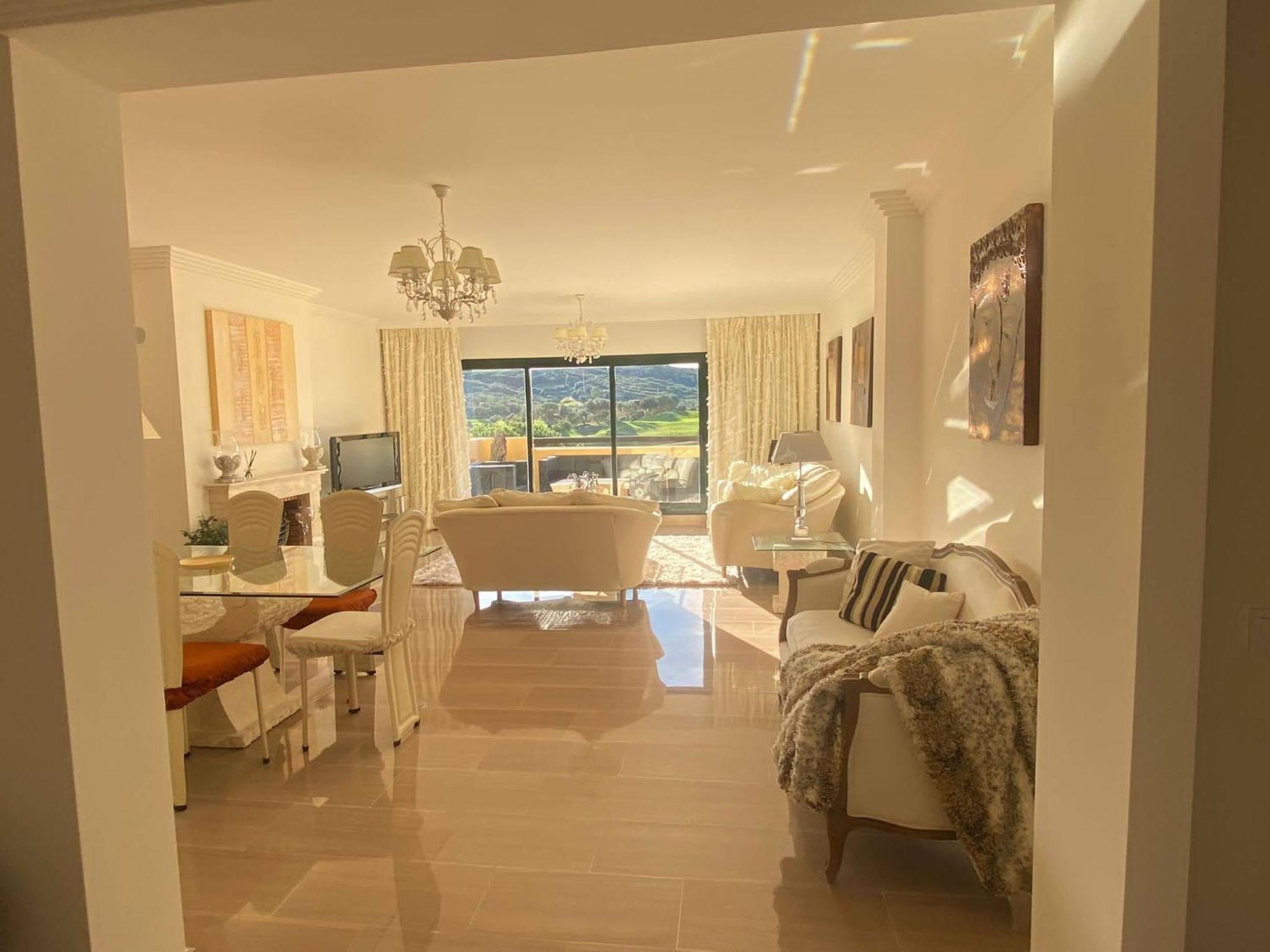 Sunny Retreat With Stunning View Apartment