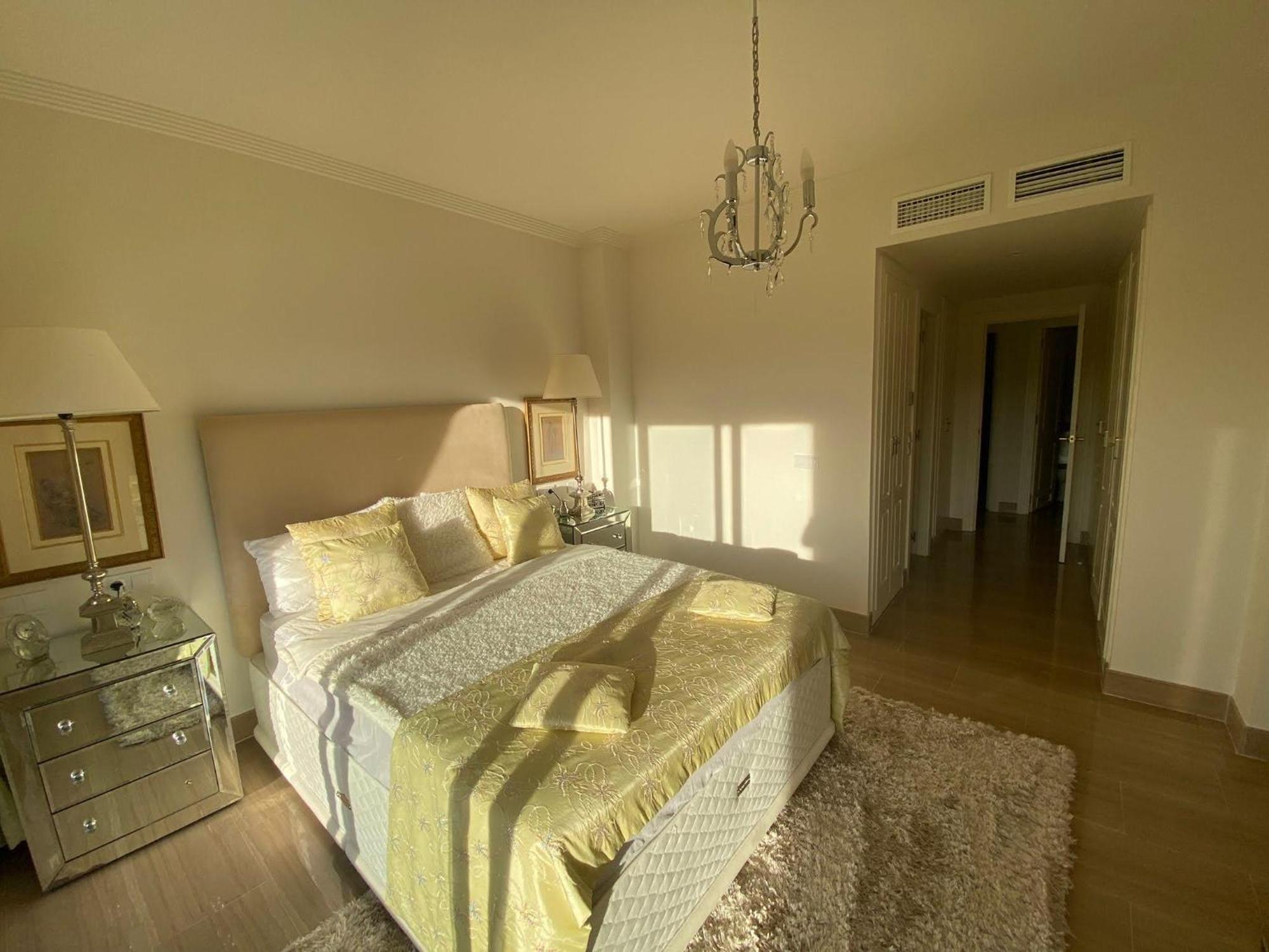 Sunny Retreat With Stunning View Apartment