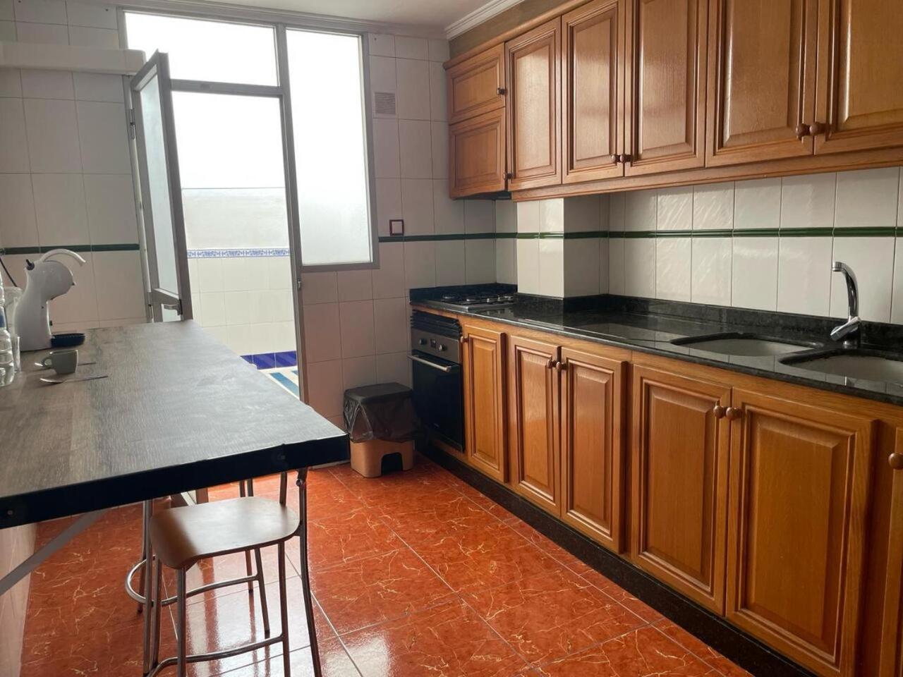 Germanies Y Garaje , Apartamento