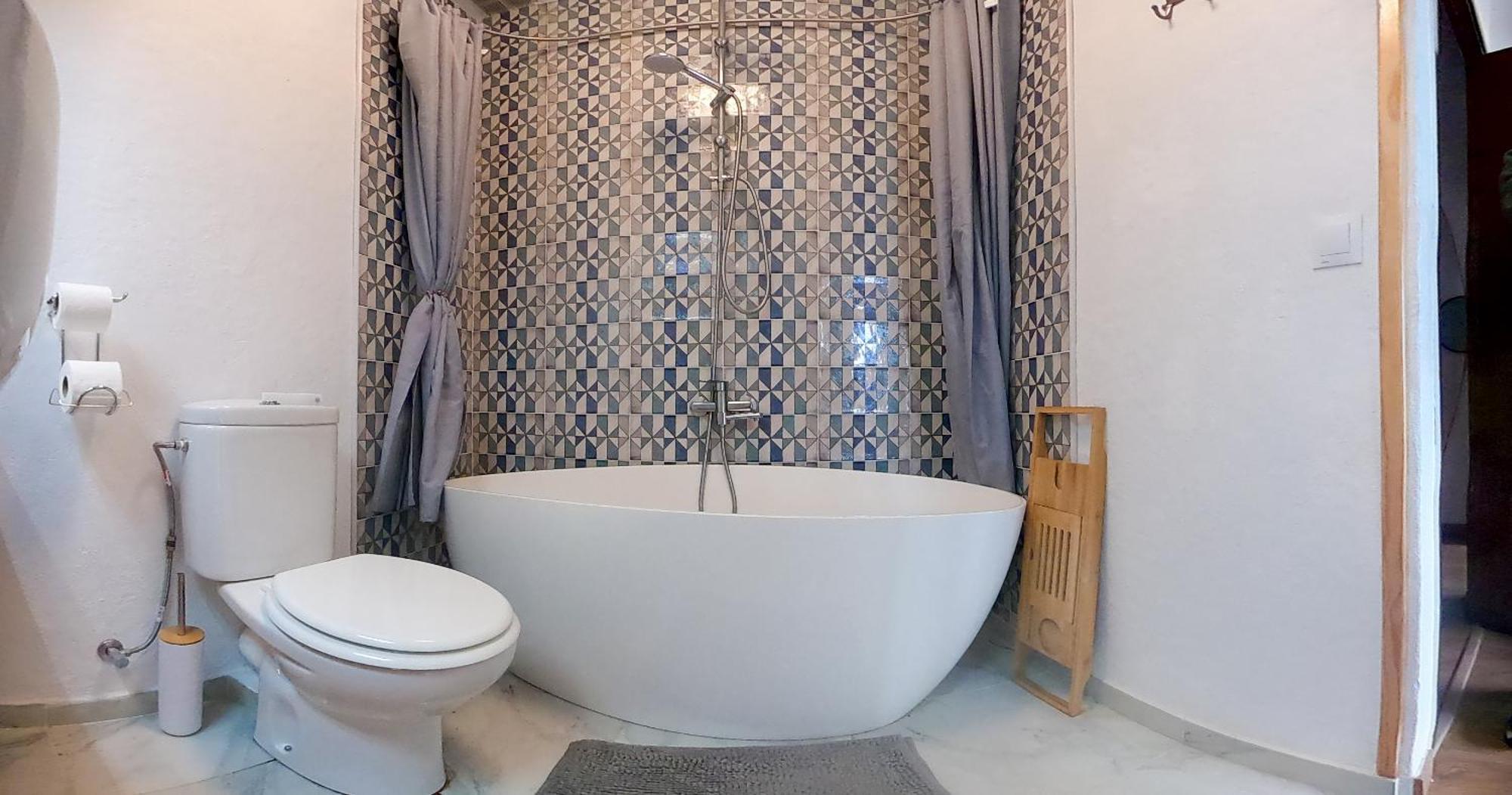 Jo - Stunning Front Line Beach House. *