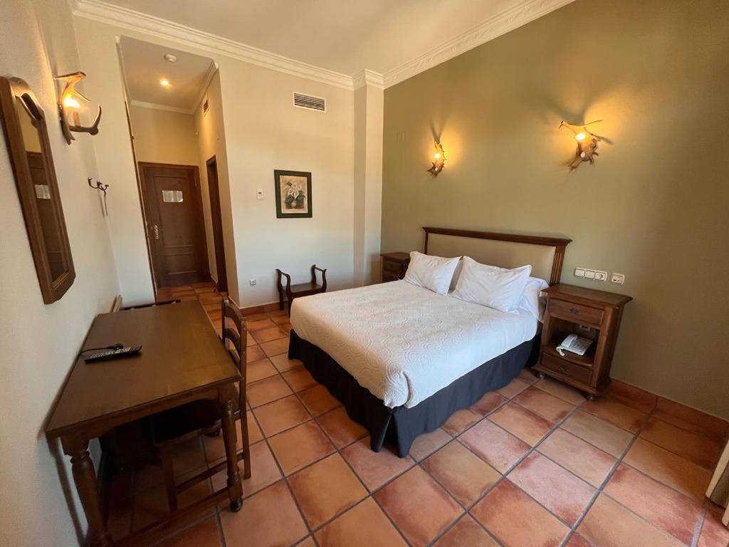 Sierra De Hotel