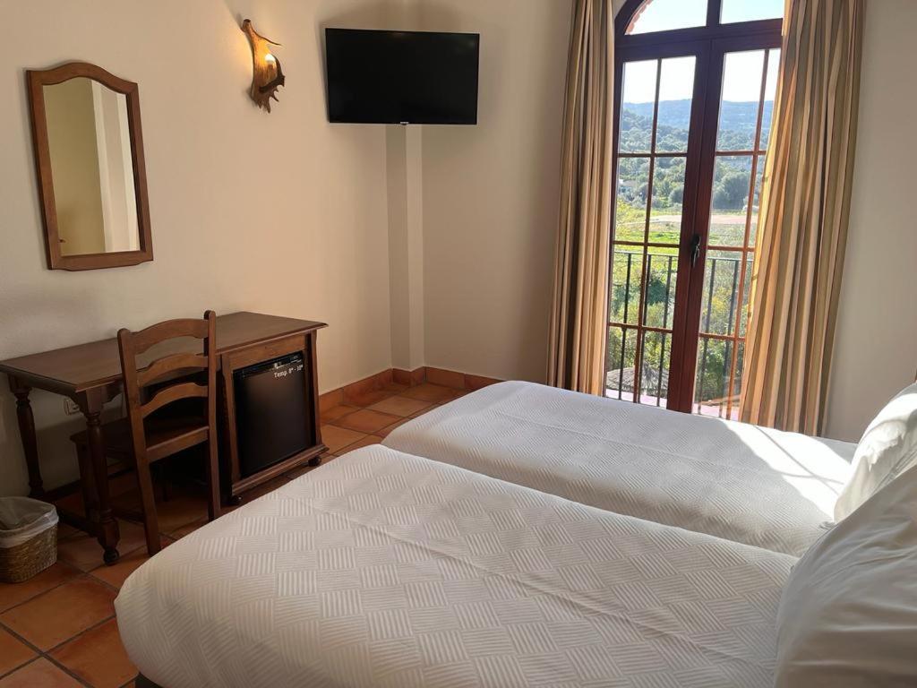 Sierra De Hotel