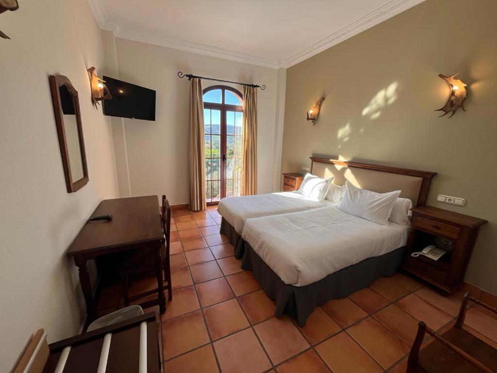 Sierra De Hotel 3*