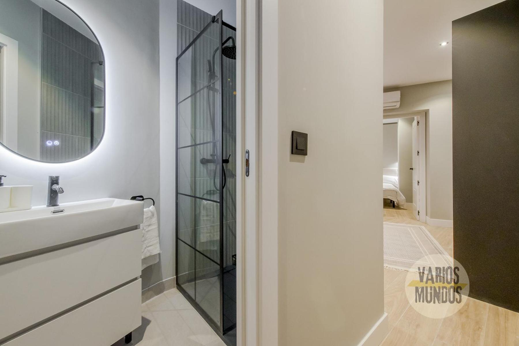 Urban And 5pax En Calle Silva-gran Via E2 Madrid