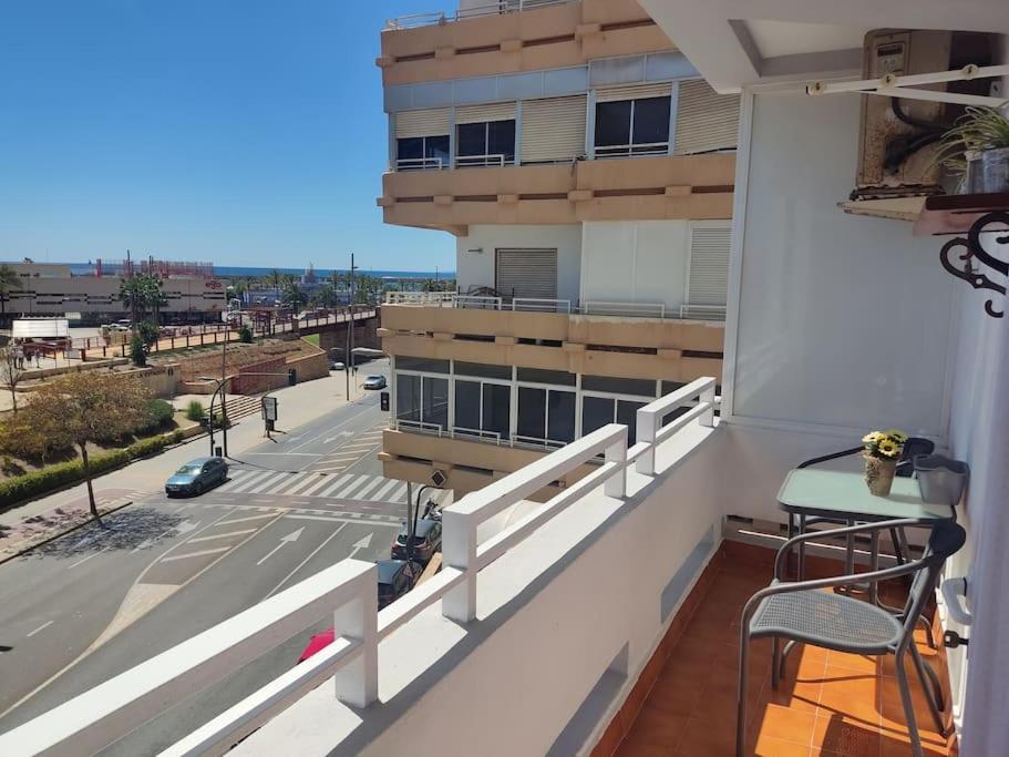 Apartment Acogedor Frente Al Mar Elena Y Michele Almeria