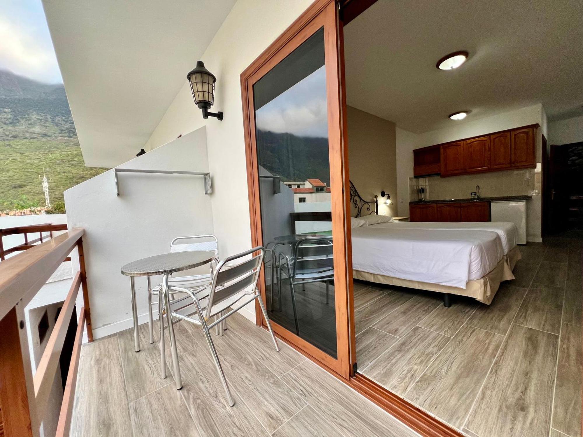 Apartamentos Frontera *