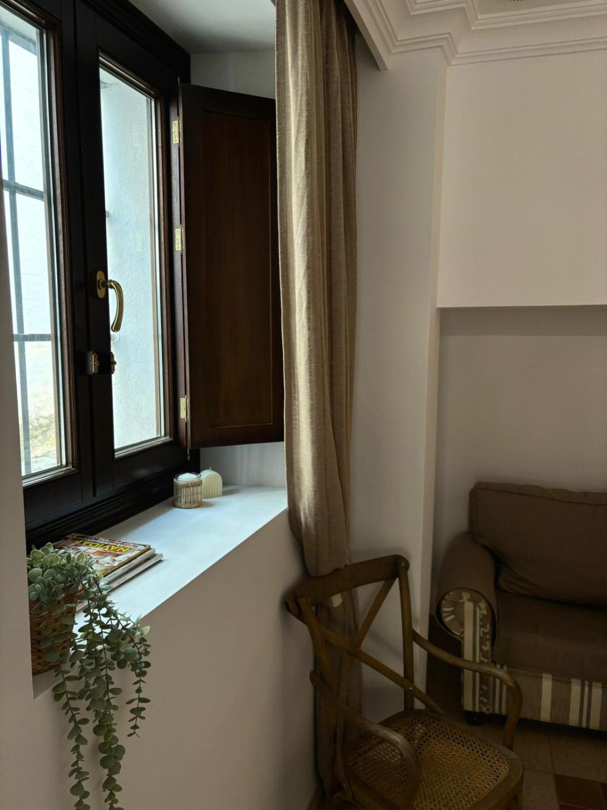 Gav Mondragon Apartment *