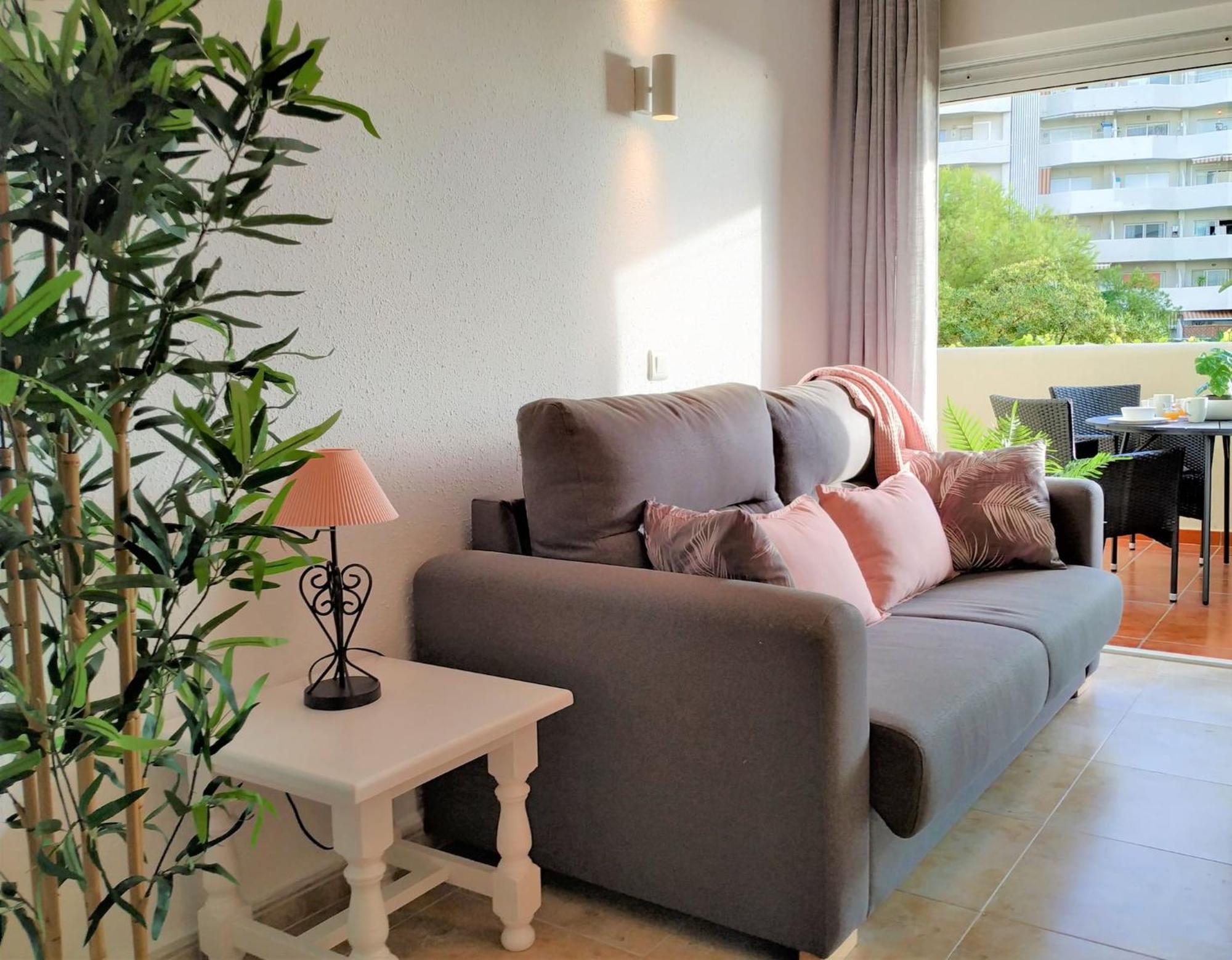 Apartamento Lovely Sea And Garden View Benalbeach *