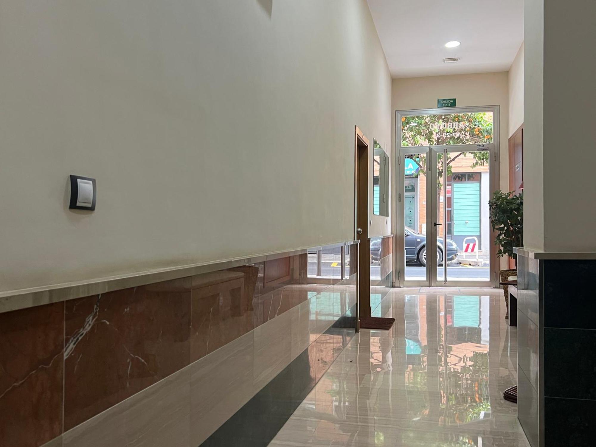Studio City Center - Aloha Apartment