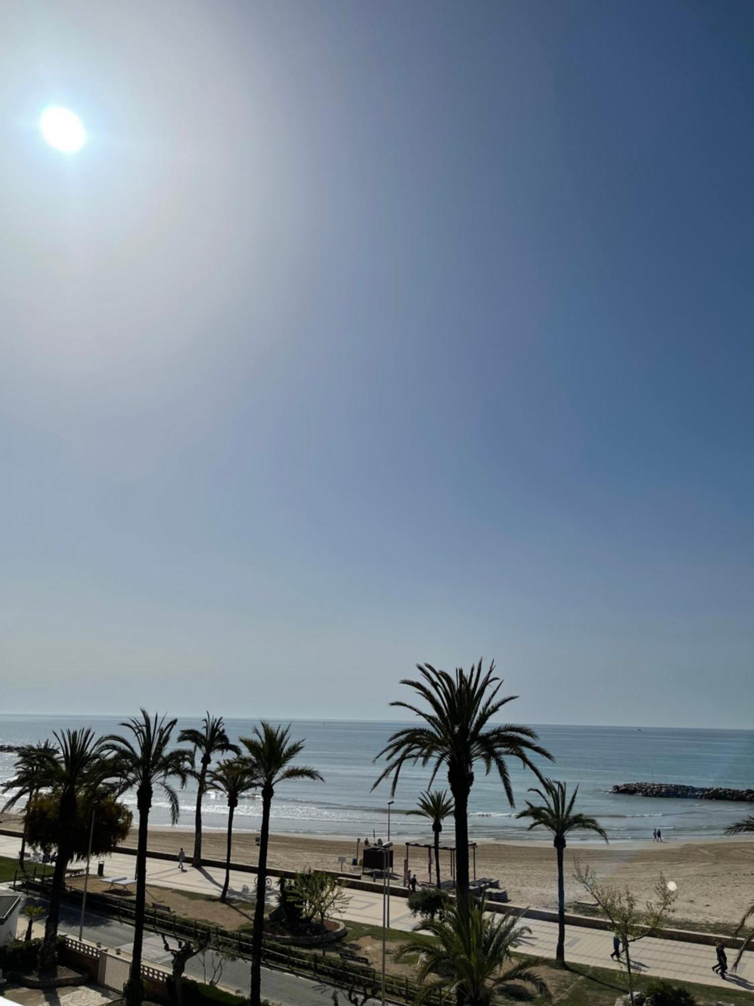 Primera Linea De Playa Con Preciosas Vistas Al Mar * Cunit