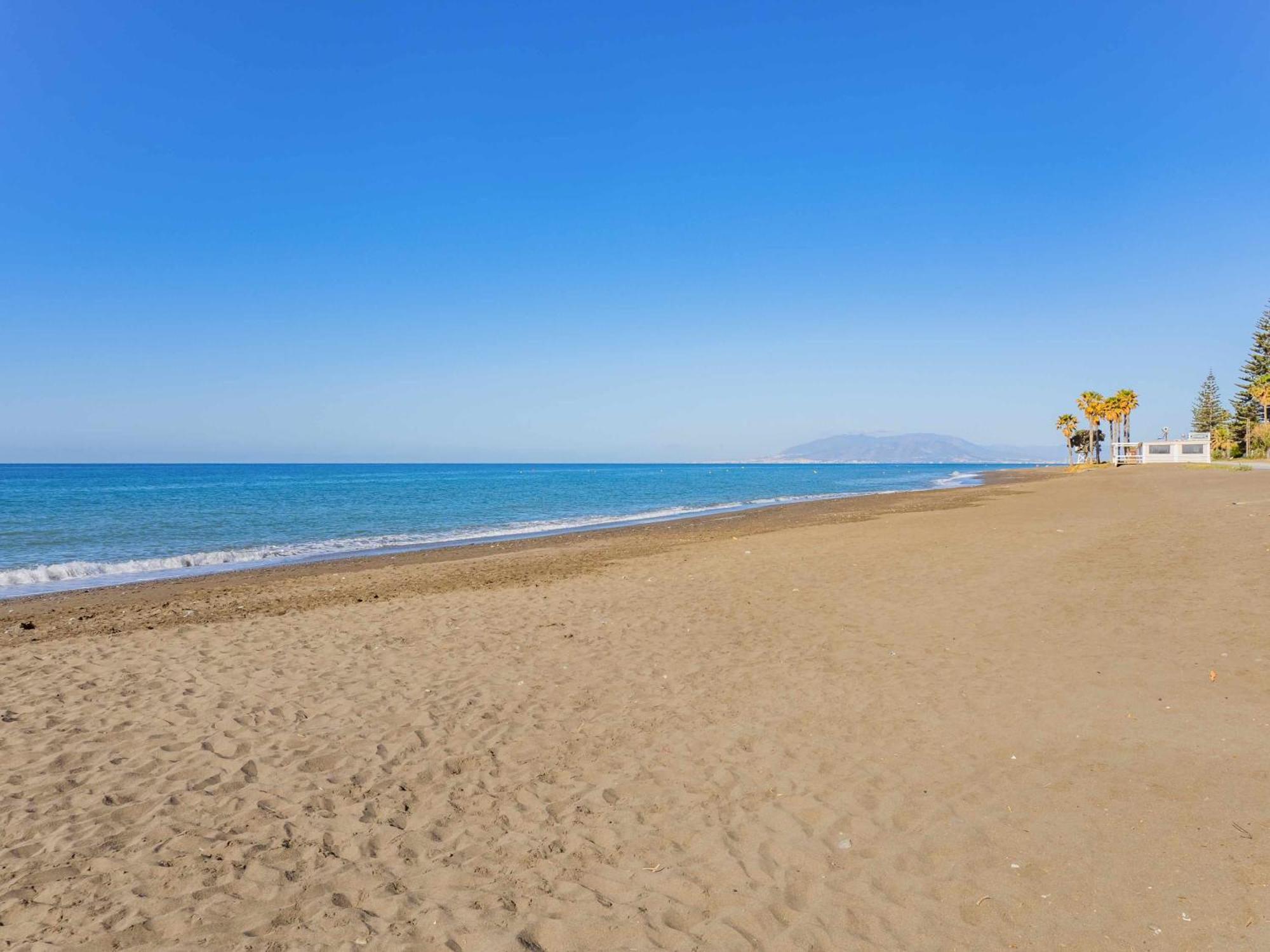 Nuevo Con Piscina Y Parking En La Playa Torre de Benagalbon