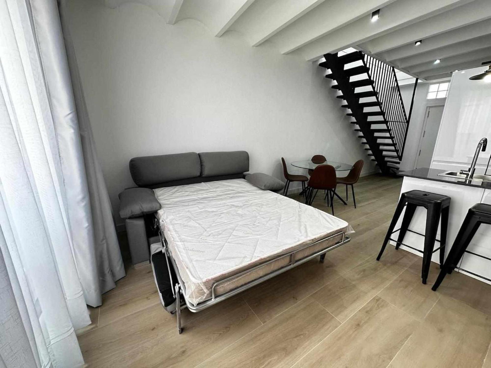 A H Gogh Apartment