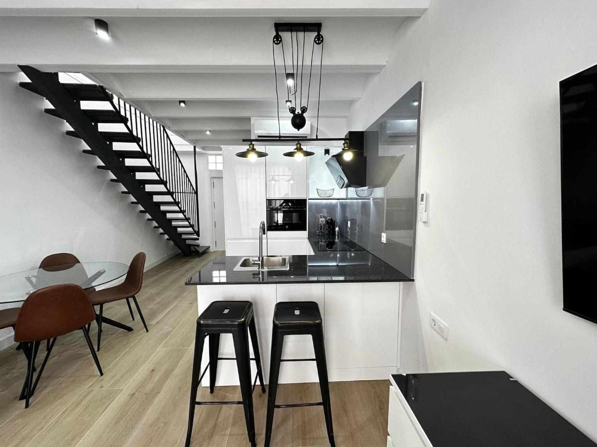 Apartment A H Gogh *