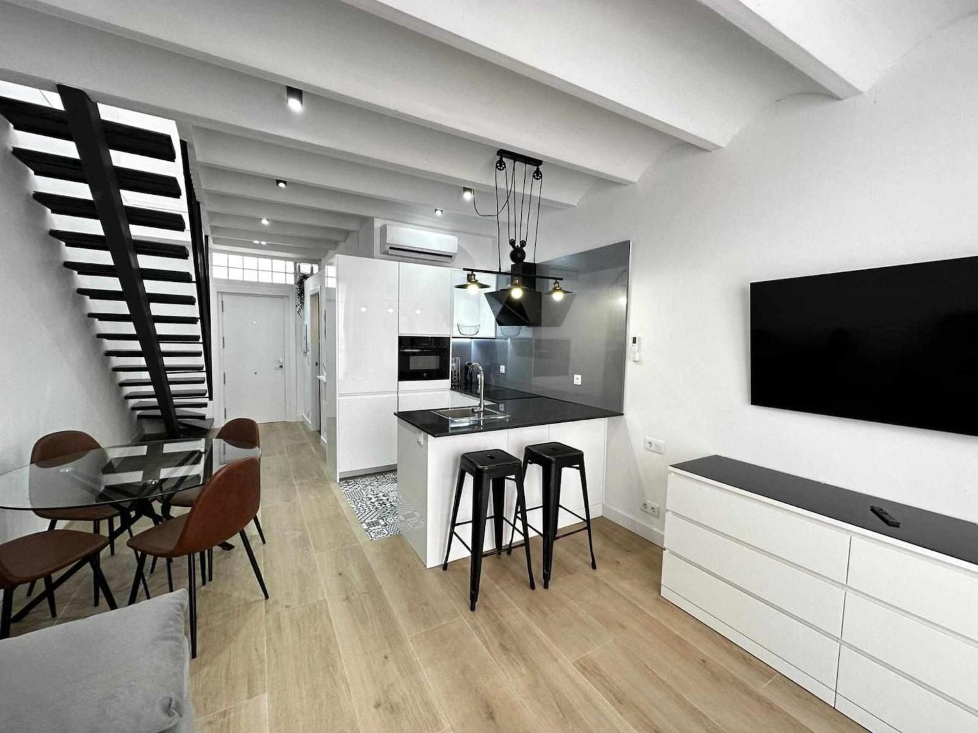A H Gogh Apartment