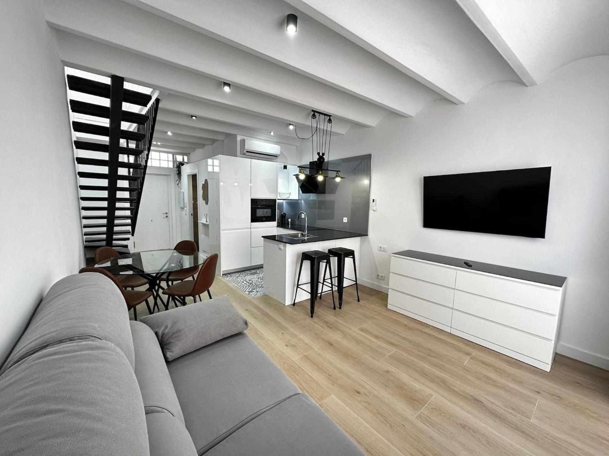 A H Gogh Apartment