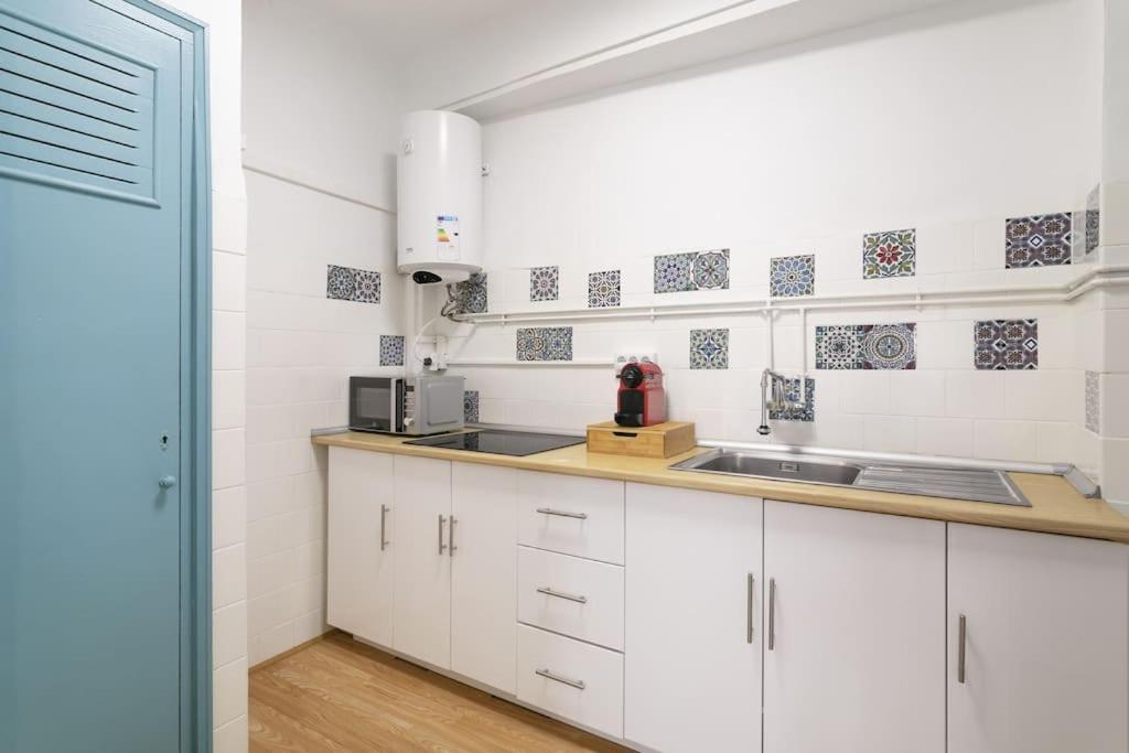 Apartment Lovely 3-bedroom With Balcony