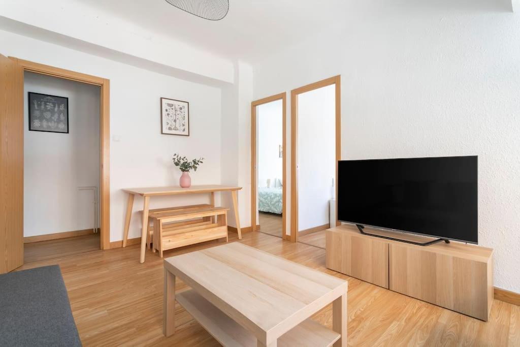 Lovely 3-bedroom With Balcony Apartment Alicante
