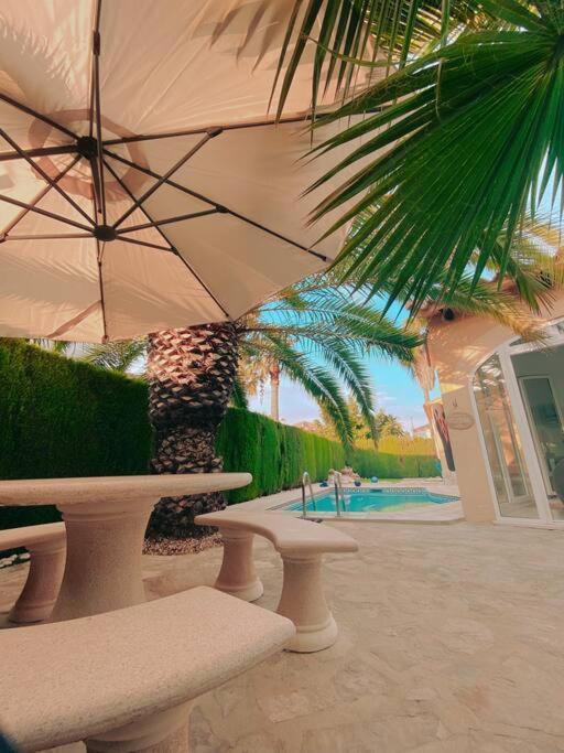 Impresionante Con Piscina - Nova Villa