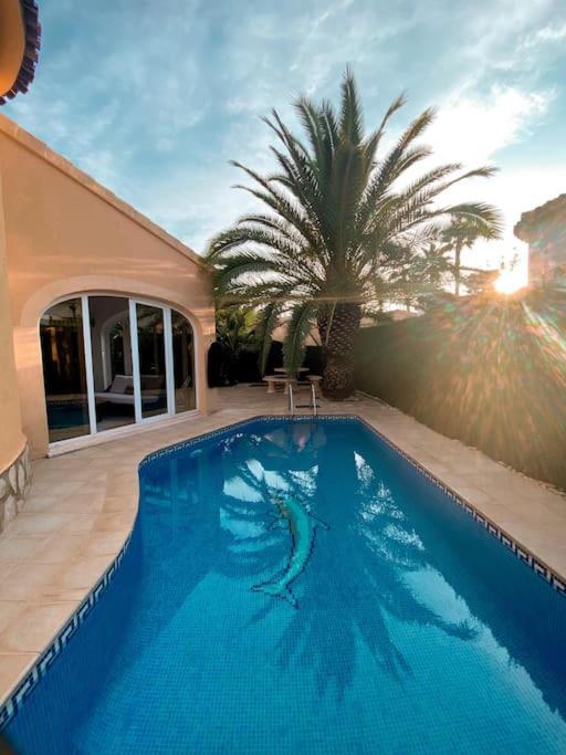 Villa Impresionante Con Piscina - Nova Oliva