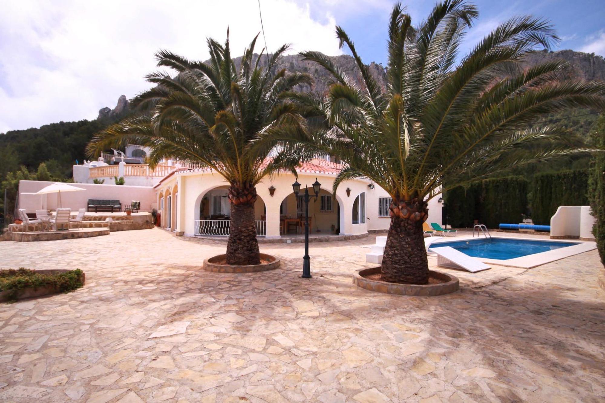 Alicia - Plusholidays * Calpe