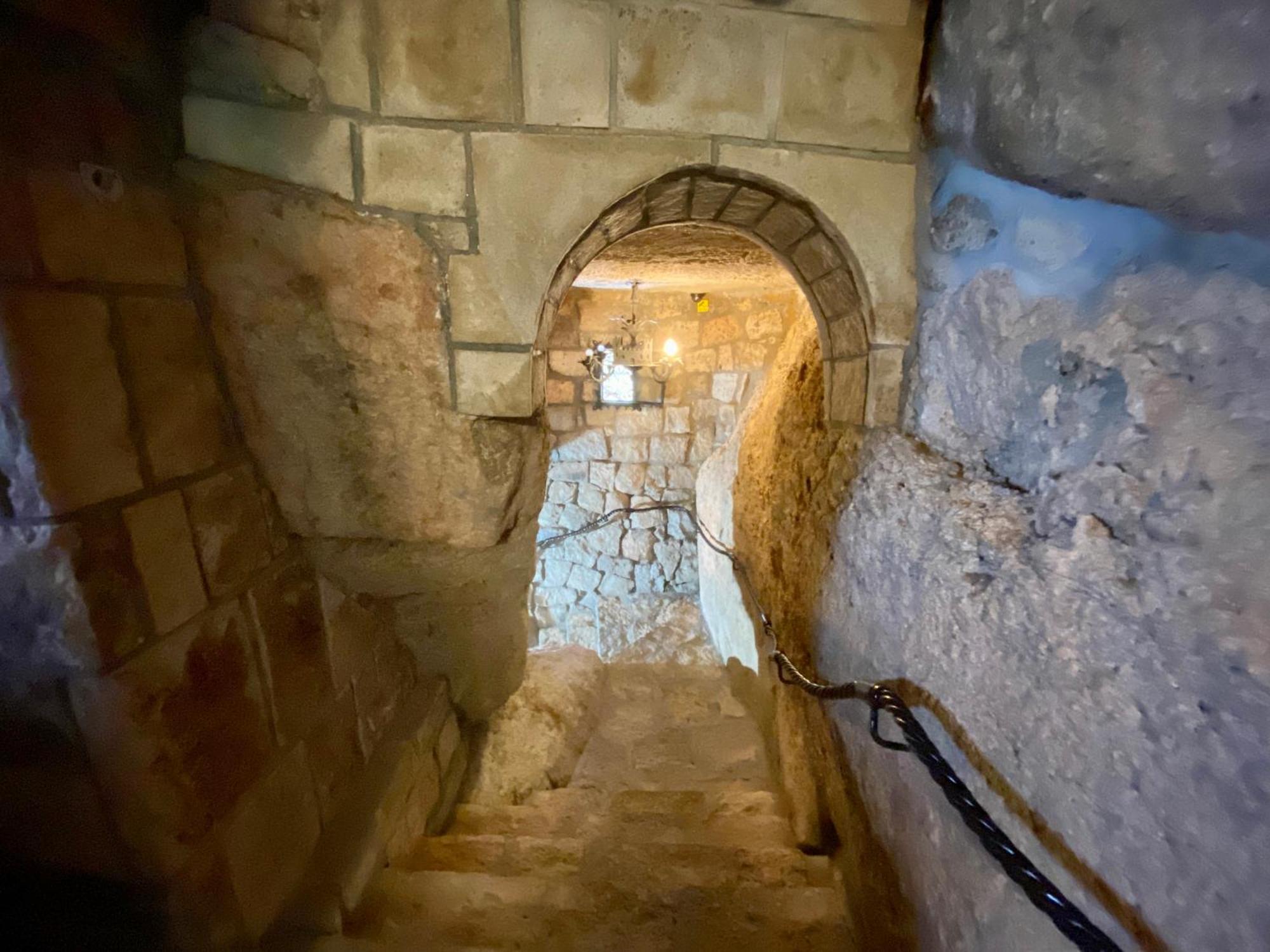 Magnífico Castillo Privado, Elevado En La Roca