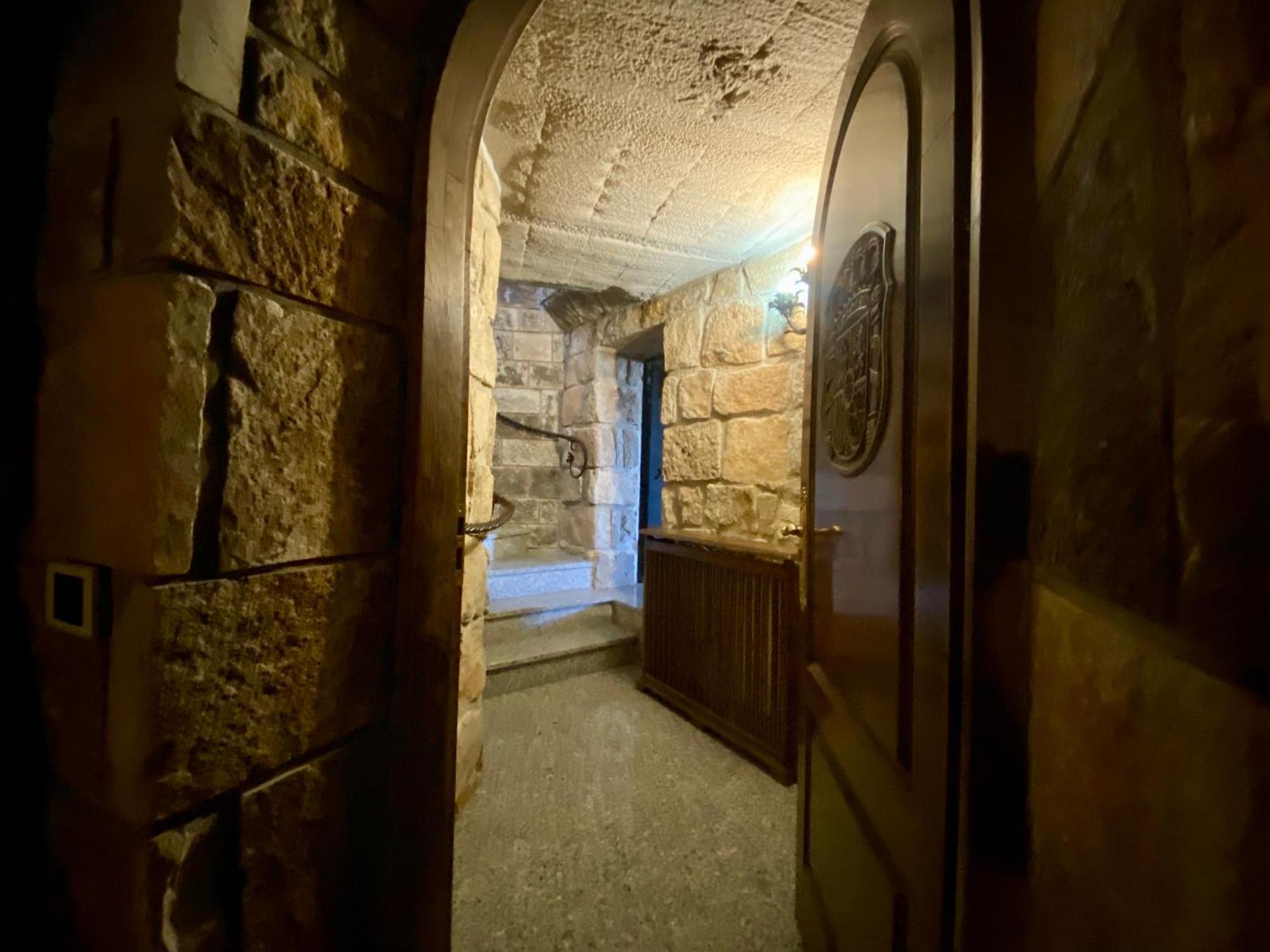 Magnífico Castillo Privado, Elevado En La Roca Chalet *